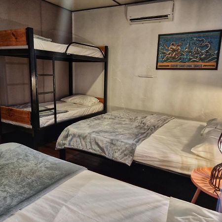 Treehouse Hostel Kuching Ngoại thất bức ảnh