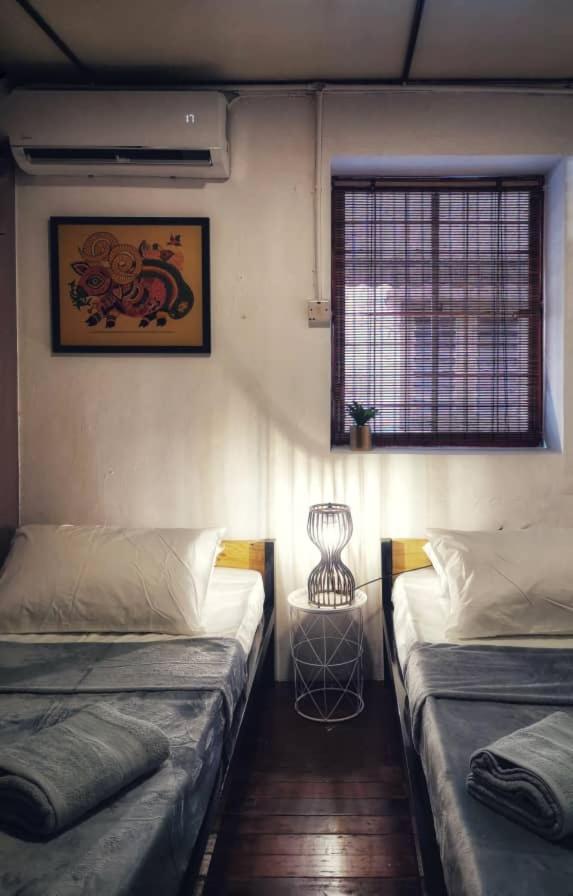 Treehouse Hostel Kuching Ngoại thất bức ảnh