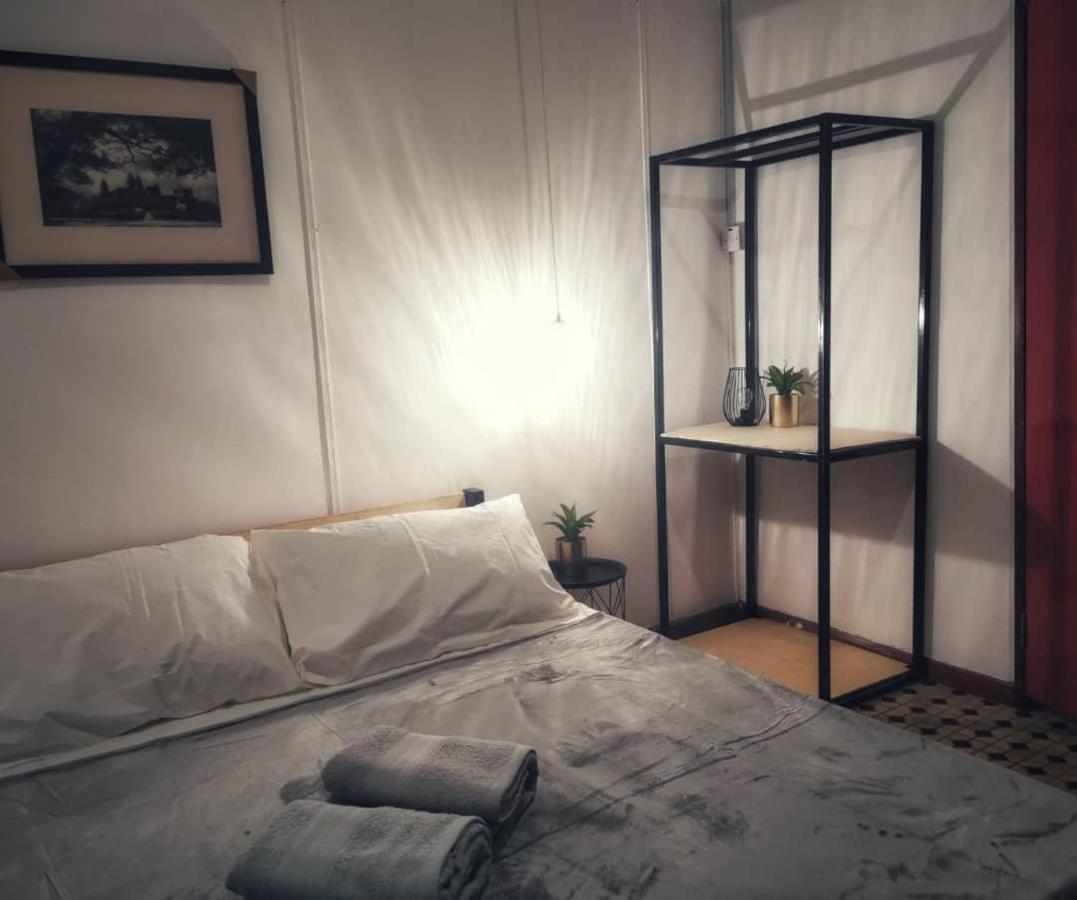 Treehouse Hostel Kuching Ngoại thất bức ảnh