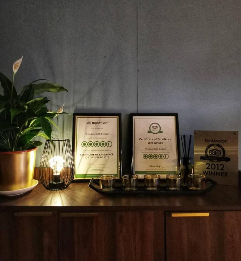 Treehouse Hostel Kuching Ngoại thất bức ảnh