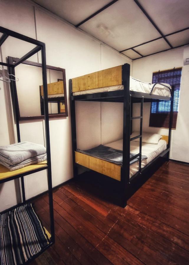 Treehouse Hostel Kuching Ngoại thất bức ảnh