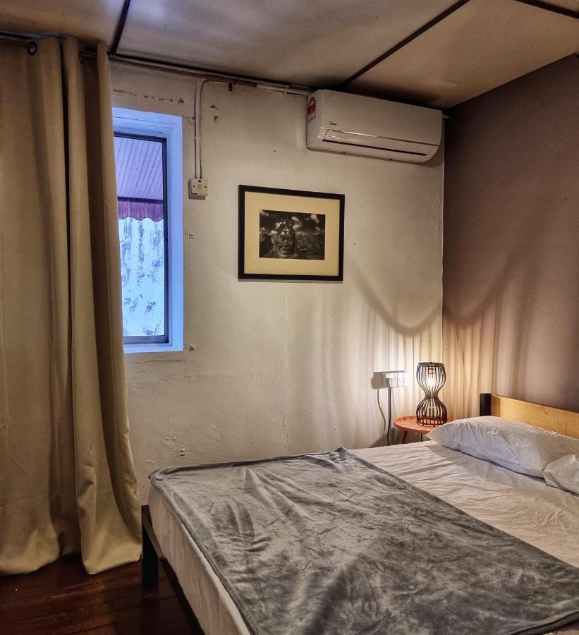 Treehouse Hostel Kuching Ngoại thất bức ảnh