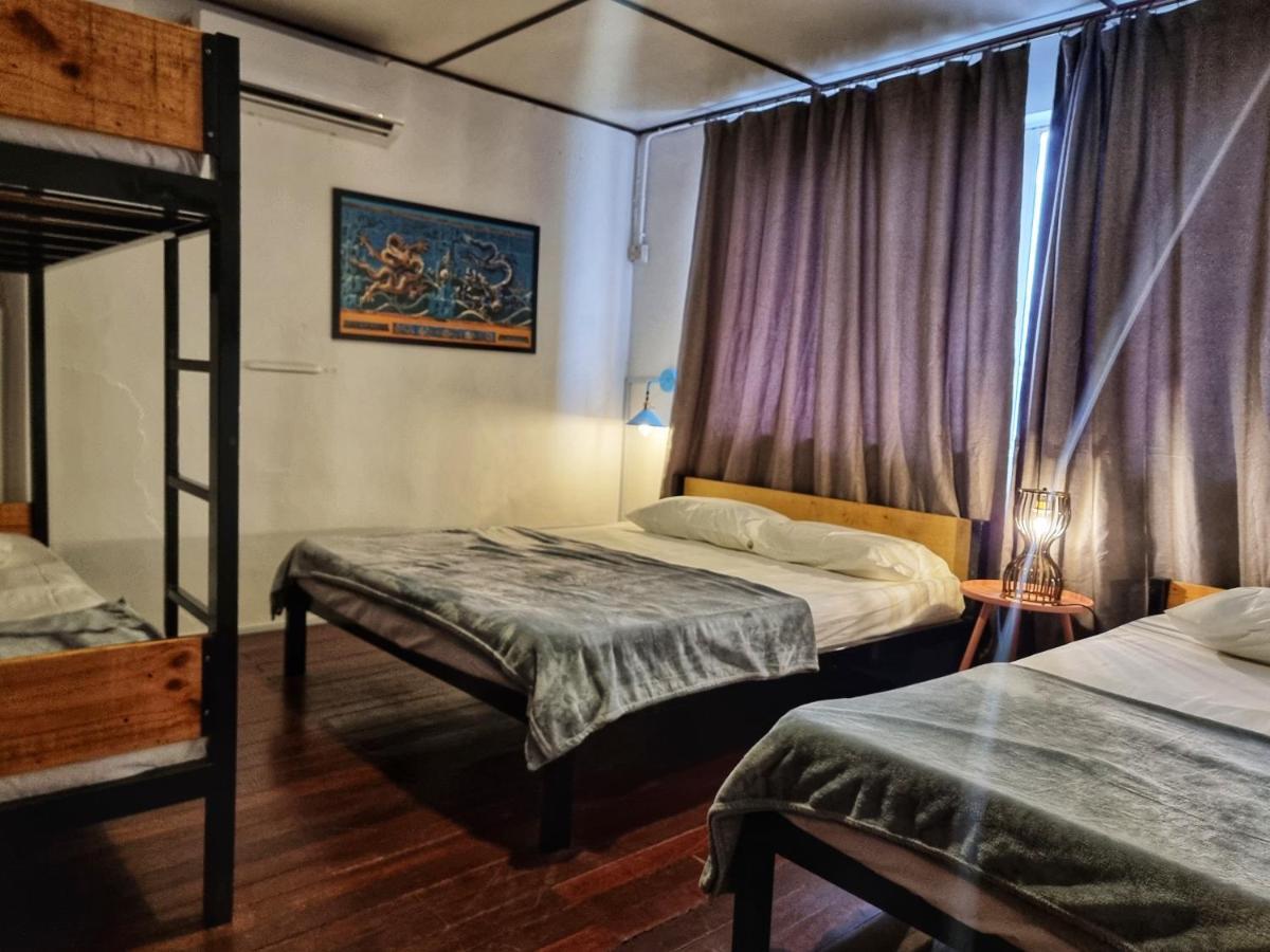 Treehouse Hostel Kuching Ngoại thất bức ảnh